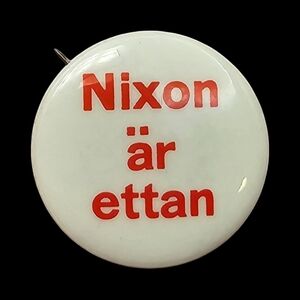 1968 Nixon Campaign Pinback Button Nixon ar ettan Swedish‎ LANGUAGE